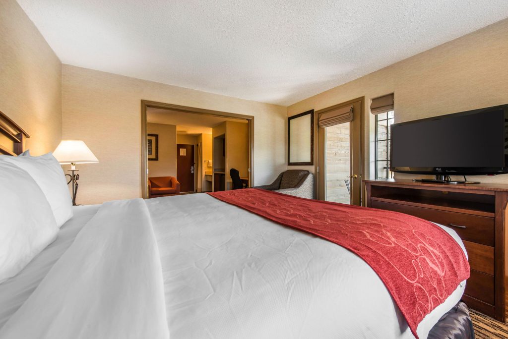 king-balcony room