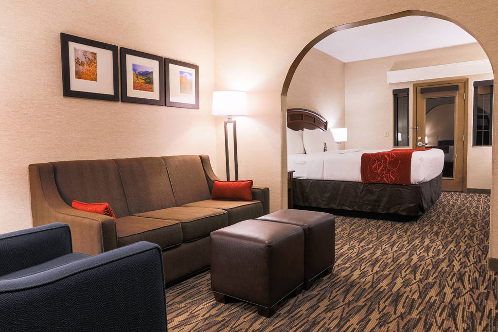 Hotel Room Golden Colorado King Patio Suite | Comfort Suites Golden West on Evergreen Parkway