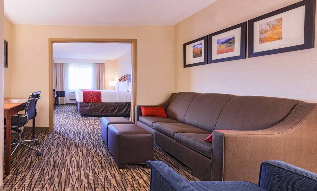 King Balcony Suite Sitting Area