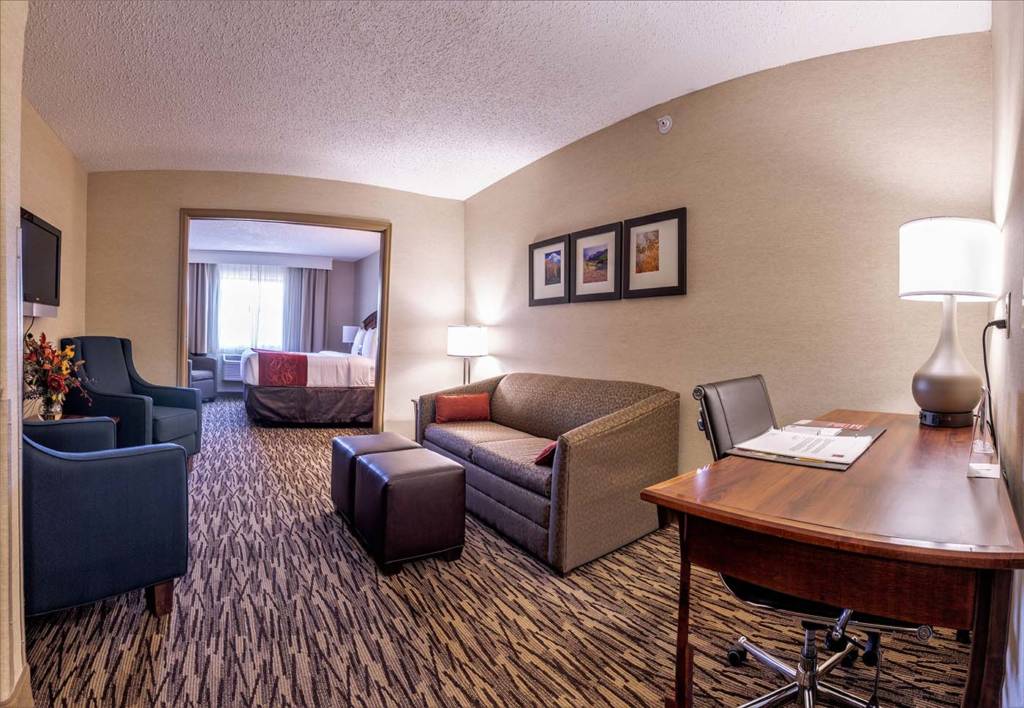 King Executive Hotel Suite | Comfort Suites Golden West on Evergreen Parkway
