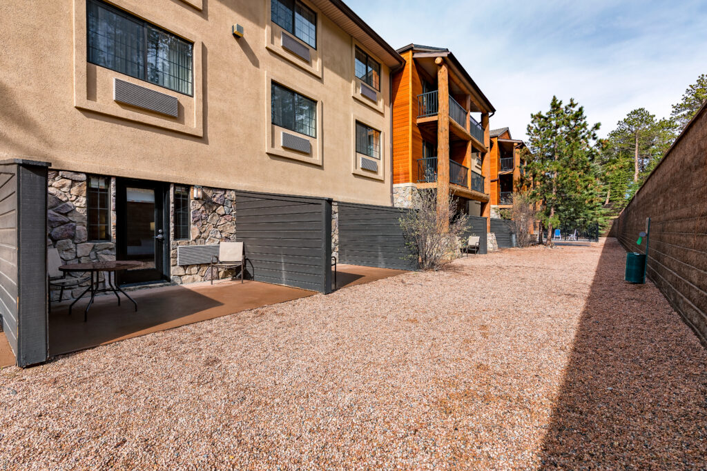 Exterior patio for pet-friendly rooms