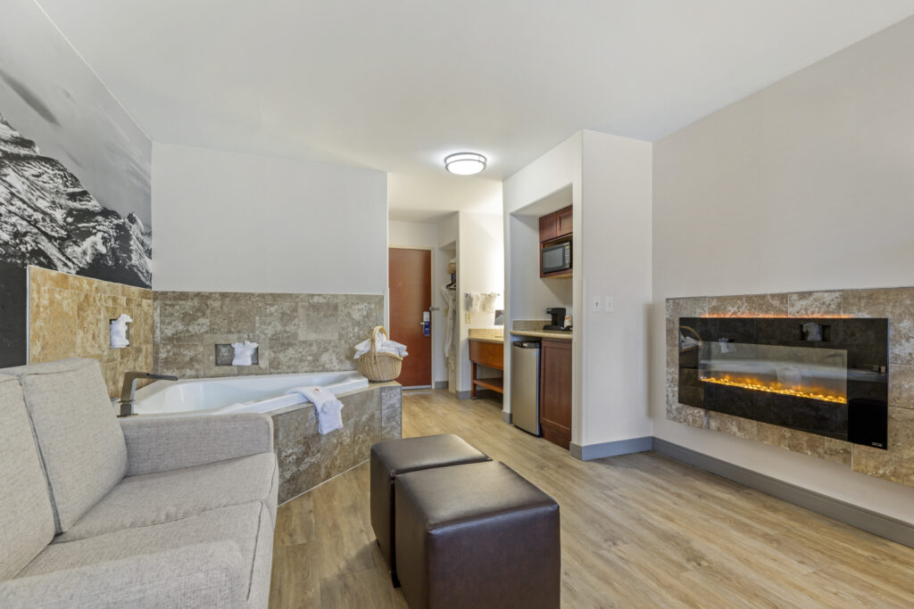 fireplace jacuzzi suite